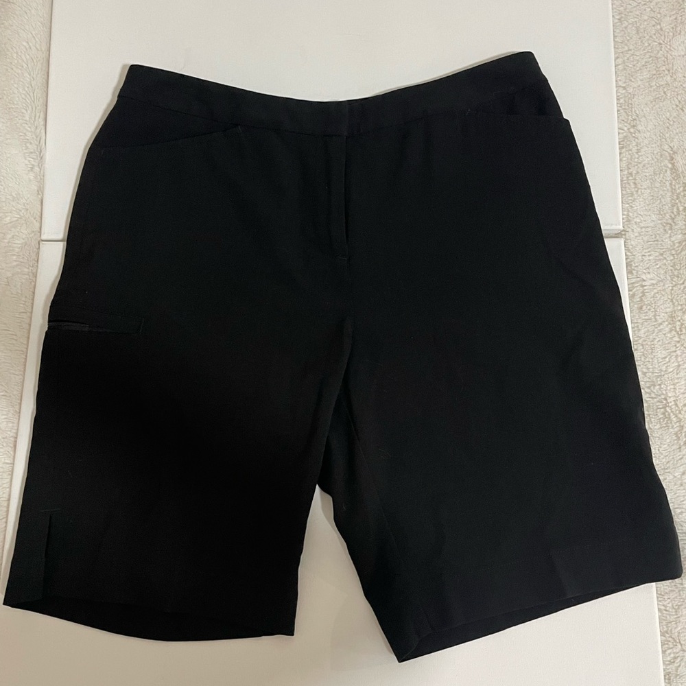 Women Callaway black golf shorts